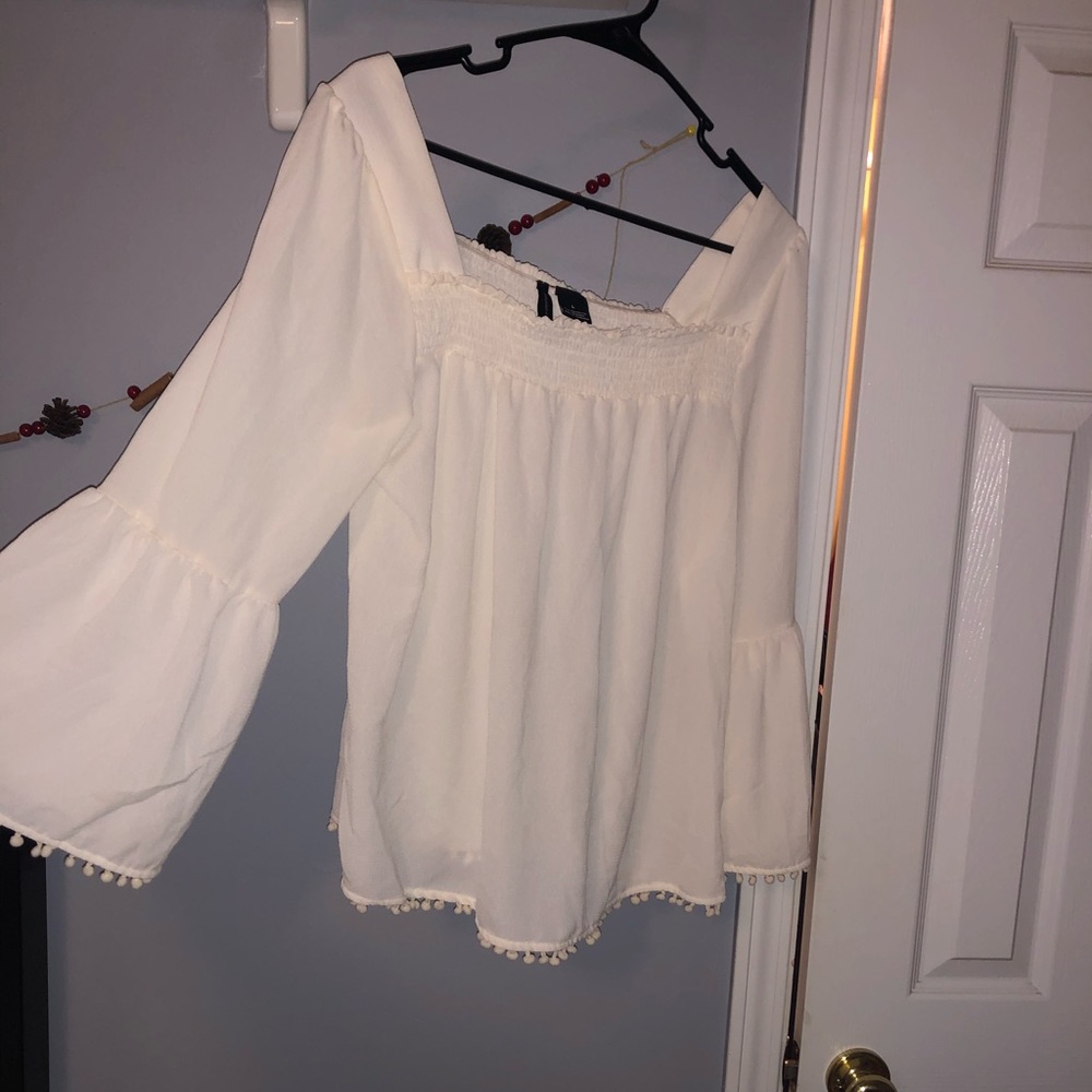 White blouse - Picture 3 of 4